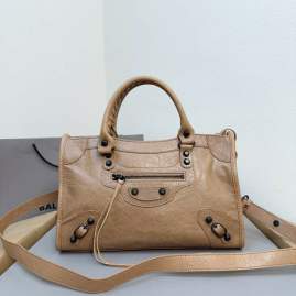Picture of Balenciaga Handbags _SKUfw224475553fw